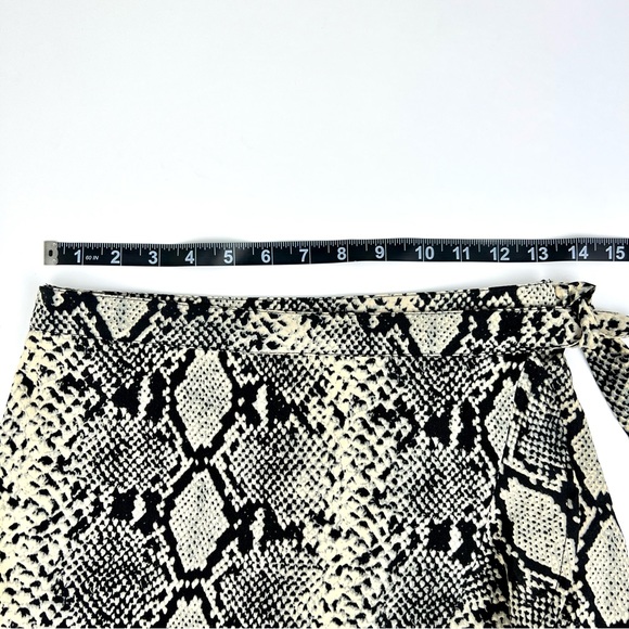 Nasty Gal Collection - Snake Print Ruffle Hem Skirt - Picture 9 of 10